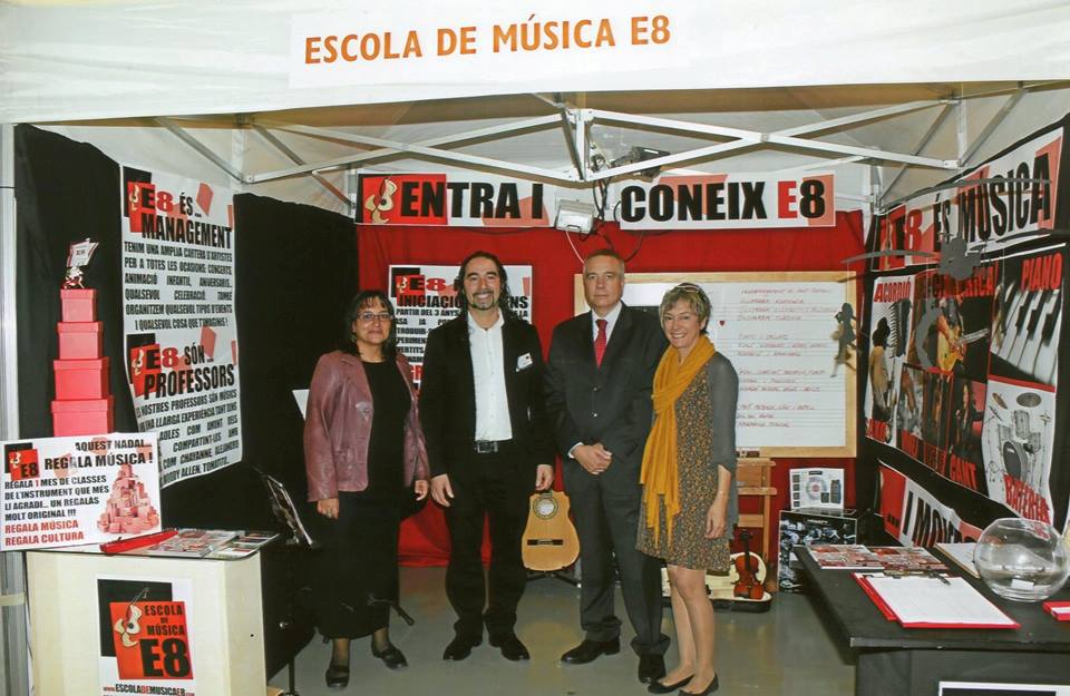 Juan Quesada, director de la Escola de Música E8 junto con el alcalde de Terrassa, Pere Navarro, en el stand de la pasada Fira del Comerç.